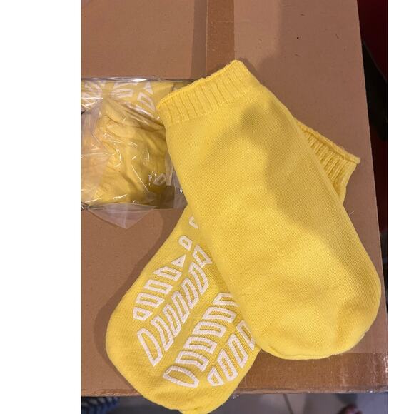 Hospital Socks Katt Medical Yellow Size Pediatric Youth Children Non Slip New - Picture 1 of 4